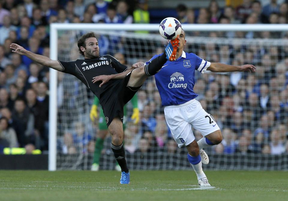 Chelsea's Juan Mata (L) challenges Everton's Leon Osman during their English Premier League soccer match at Goodison Park in Liverpool, northern England September 14, 2013.