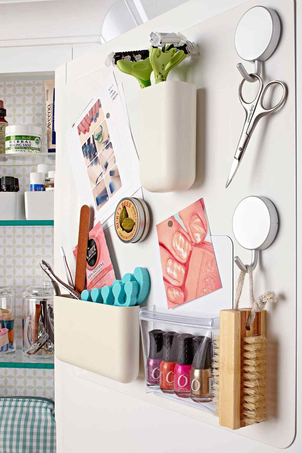 13 Small Bathroom Storage Ideas To Help You Organize Your Space Once And  For All - Narcity