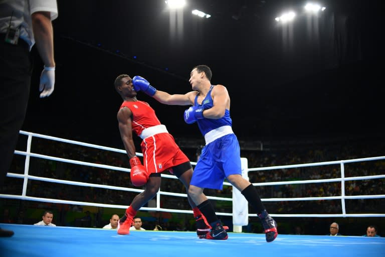 Cuba's Julio Cesar La Cruz (L) fights Kazakhstan's Adilbek Niyazymbetov during the men's light heavy (81kg) final bout in Rio de Janeiro on August 18, 2016