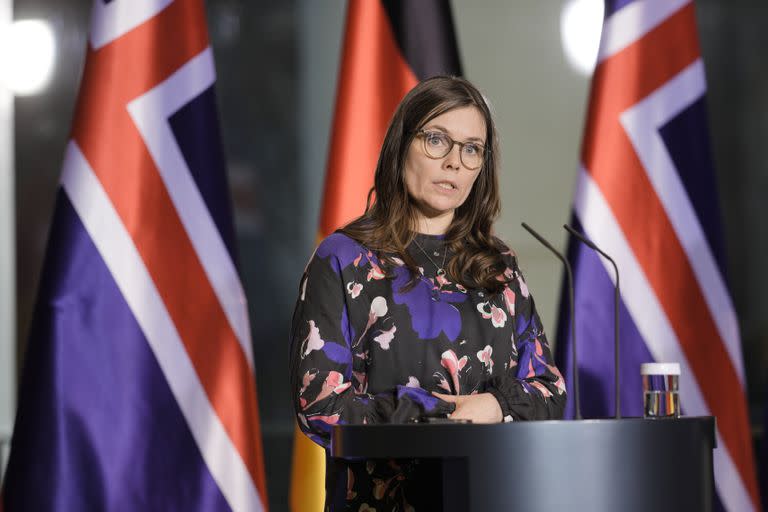 La primera ministra de Islandia, Katrin Jakobsdottir y mujeres de toda la nación  hicieron huelga el martes 24 de octubre para reclamar el final de la brecha salarial y la violencia de género