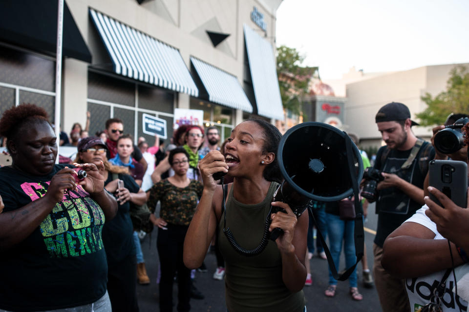 Organizers call an end to&nbsp;the day's action, saying they successfully shut down the Galleria and Brentwood Boulevard in their protest against a not guilty verdict in a police shooting case. (Photo: Joseph Rushmore for HuffPost)