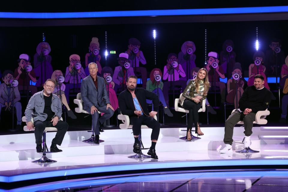 Jürgen von der Lippe, Thomas Hermanns, Sasha, Sophia Thomalla und Tim Mälzer - wer erkennt die echten Sänger? (Bild: TVNOW / Frank W. Hempel)