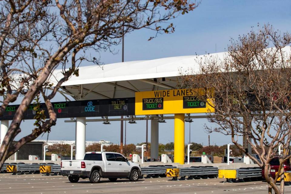 Cars drive through the toll booth at the Dallas Fort Worth International Airport on Friday, Nov. 18, 2022. Madeleine Cook/mcook@star-telegram.com