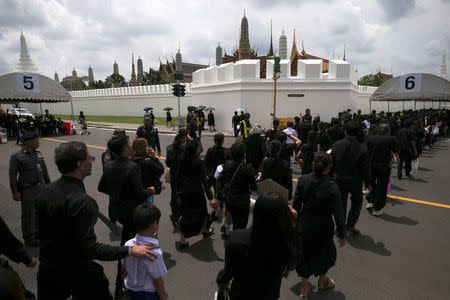 Well-wishers line up to pay respect to late Thai King Bhumibol Adulyadej near the Grand Palace in Bangkok, Thailand October 5, 2017. REUTERS/Athit Perawongmetha