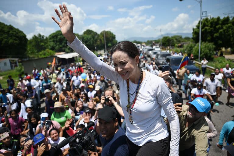 La líder opositora María Corina Machado, en un viaje entre Lara y Zulia, Venezuela. (Raul ARBOLEDA / AFP)