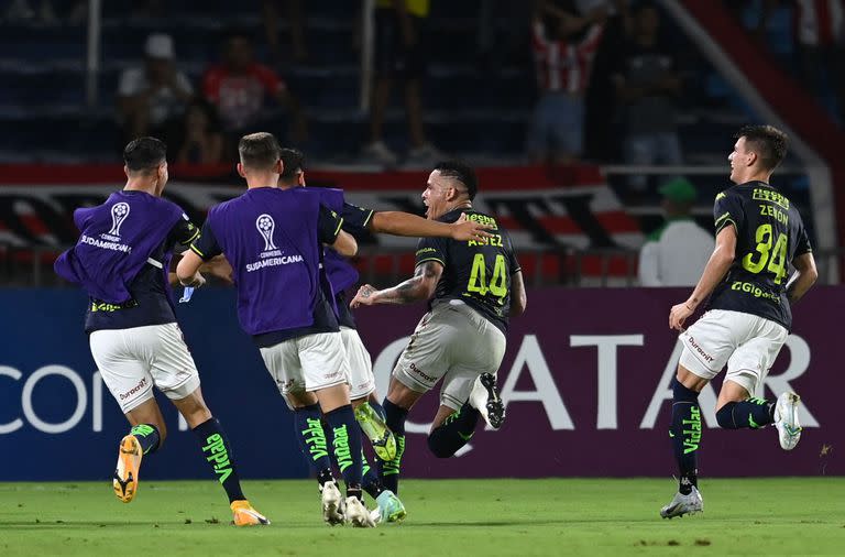 Unión de Santa Fe logró una histórica clasificación a octavos de final de la Sudamericana