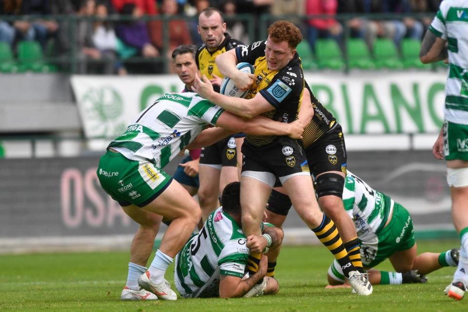 SMASH: Dragons centre Aneurin Owen carries against Benetton <i>(Image: Huw Evans Agency)</i>