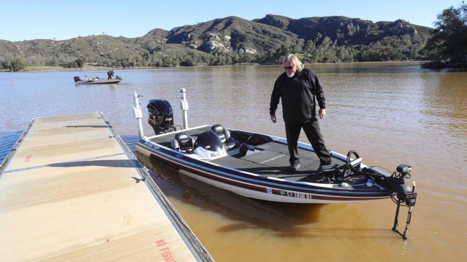 Jay Short sets up his fishing boat after launching at the White Oak boat launch ramp. Santa Margarita Lake was standing at 101% capacity on Feb. 15, 2023, with docks at maximum lake level.
