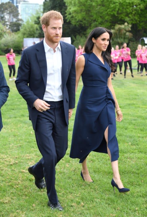 meghan-markle-navy-dress-no-coat