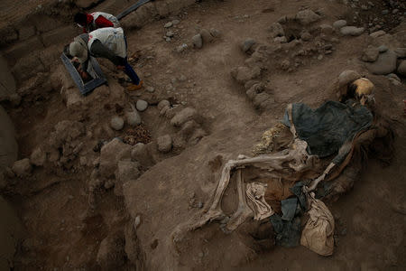 Archaeologist works at a tomb of one of sixteen Chinese migrants, discovered buried at the turn of the 20th century in the pre-colombian pyramid of Bellavista, according to Ministry of Culture, in Lima, Peru, August 24, 2017. REUTERS/Mariana Bazo