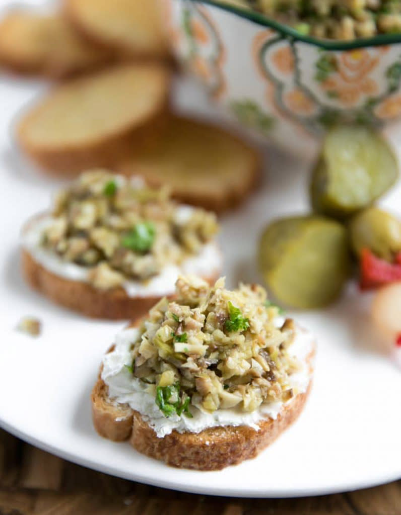 Bruschetta tapenade et fromage de chèvre