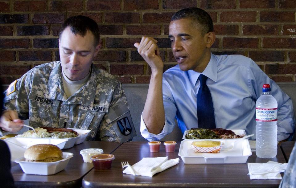 President Barack Obama Army First Lt. William Edwards, a 2012 Military Fatherhood Award Winner, Wednesday, June 13, 2012, during a visits Kenny's BBQ restaurant in Washington. (AP Photo/Carolyn Kaster)