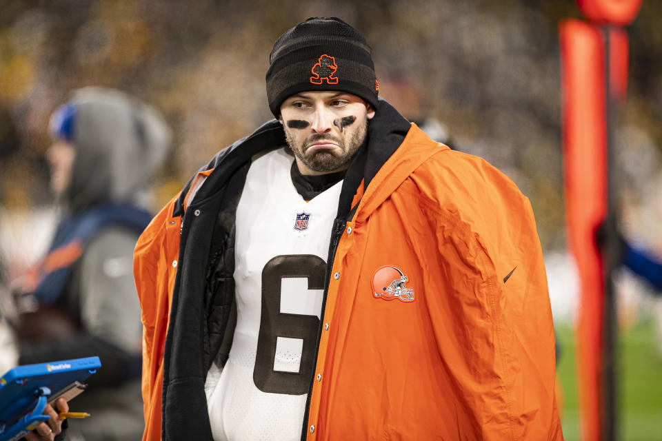 PITTSBURGH, PA - JANUARY 03: Cleveland Browns quarterback Baker Mayfield (6) looks on during the game against the Cleveland Browns and the Pittsburgh Steelers on January 03, 2022 at Heinz Field in Pittsburgh, PA. (Photo by Mark Alberti/Icon Sportswire via Getty Images)