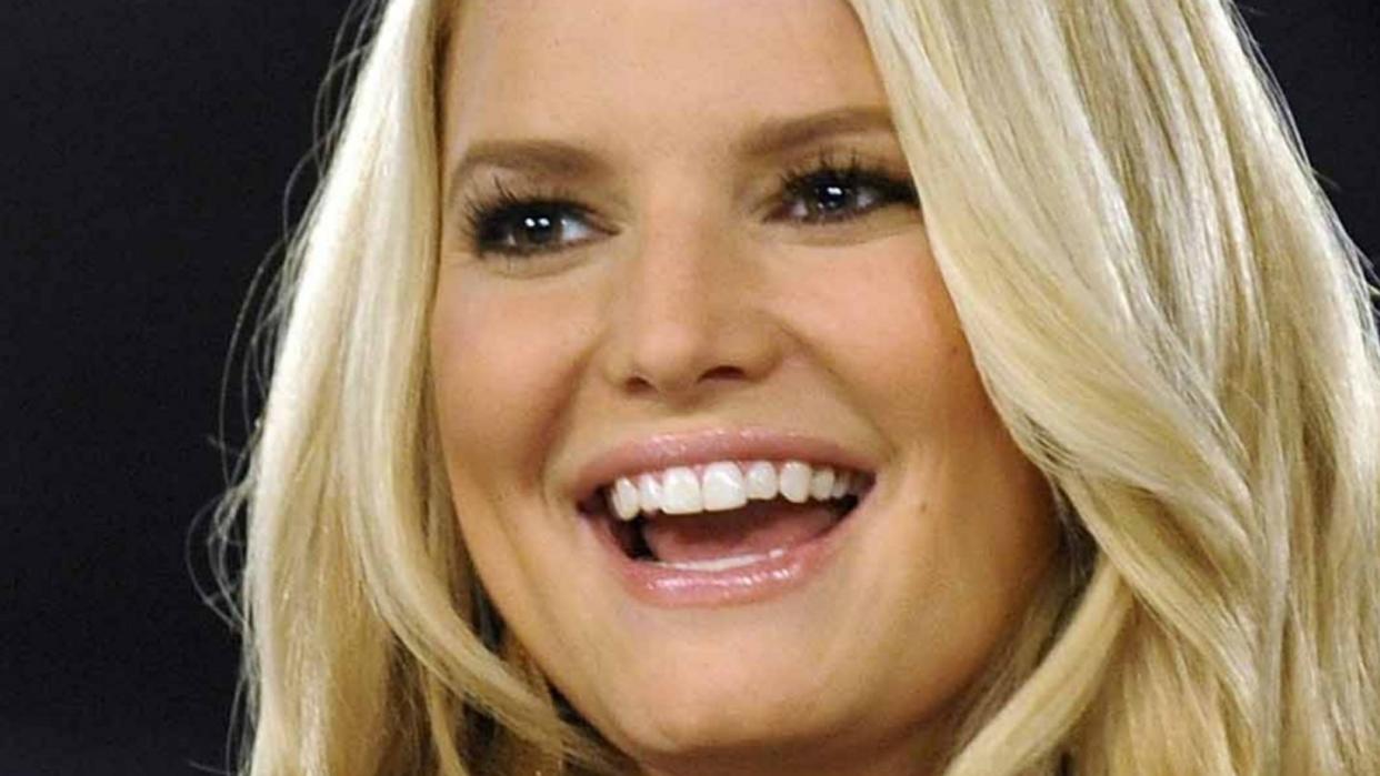 Jessica Simpson freut sich über ihre Neugeborene. Foto: Mike Nelson/EPA