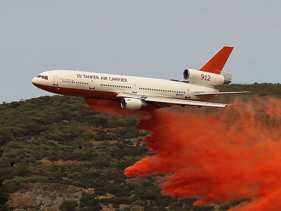 Douglas DC-10 firefighting plane