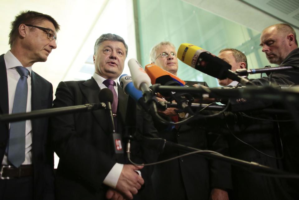 Ukrainian presidential candidate and businessman Petro Poroshenko, 2. from left, briefs the media after a meeting with Germany's Christian Union's deputy faction leader Andreas Schockenhoff, left, and other law makers in Berlin, Germany, Wednesday, May 7, 2014. The Ukrainian government is planing a presidential election on May 25, 2014, (AP Photo/Markus Schreiber)