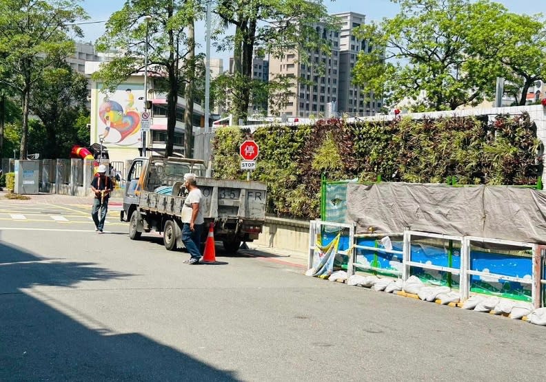 營造單位現場提供的監測數值及報告，目前皆在安全範圍。取自台北市議員「何孟樺」臉書。