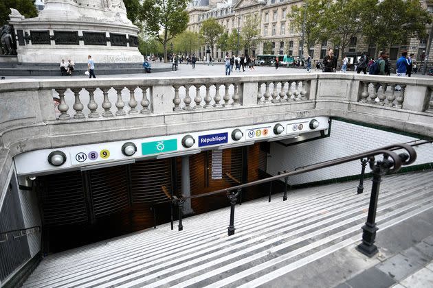 L'entrée de la station République, à Paris, fermée vendredi.