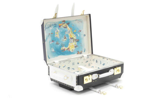 Obviously if you are treating your mom to a private jet trip, she needs good luggage to go with it! The Luxury Collection x Globe-Trotter collaboration suitcase designed by Sofia Sanchez de Betak comes with a treasure map of four Greek islands. Take your pick from Santorini, Mykonos, Athens, and Messinia. Or better still, buy her the luggage and the trip to go with!