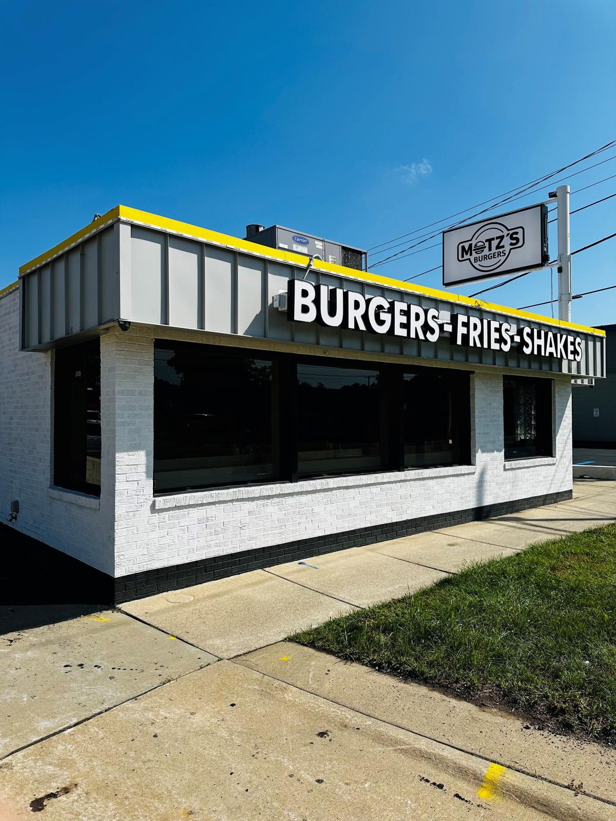 Motz's Burgers, popular for its sliders, opens second location in