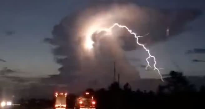 Amazing Lightning Strike Illuminates Cloud in Florida