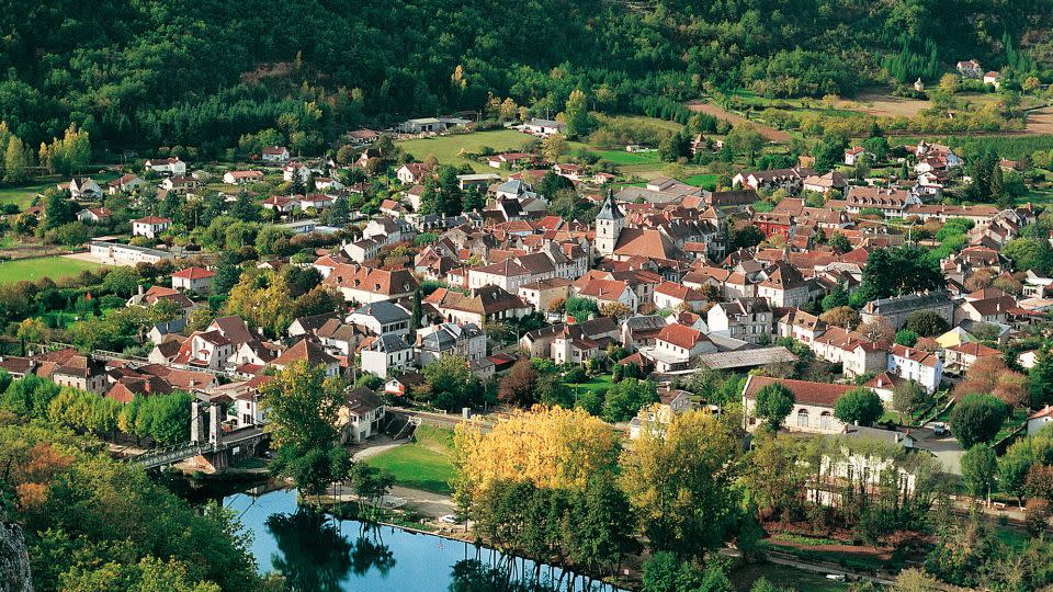 US couple Robin Johnson and Jim Thaman fell in love with Cajarc, France, after visiting the village in the summer of 2001. - Hemis/Alamy Stock Photo