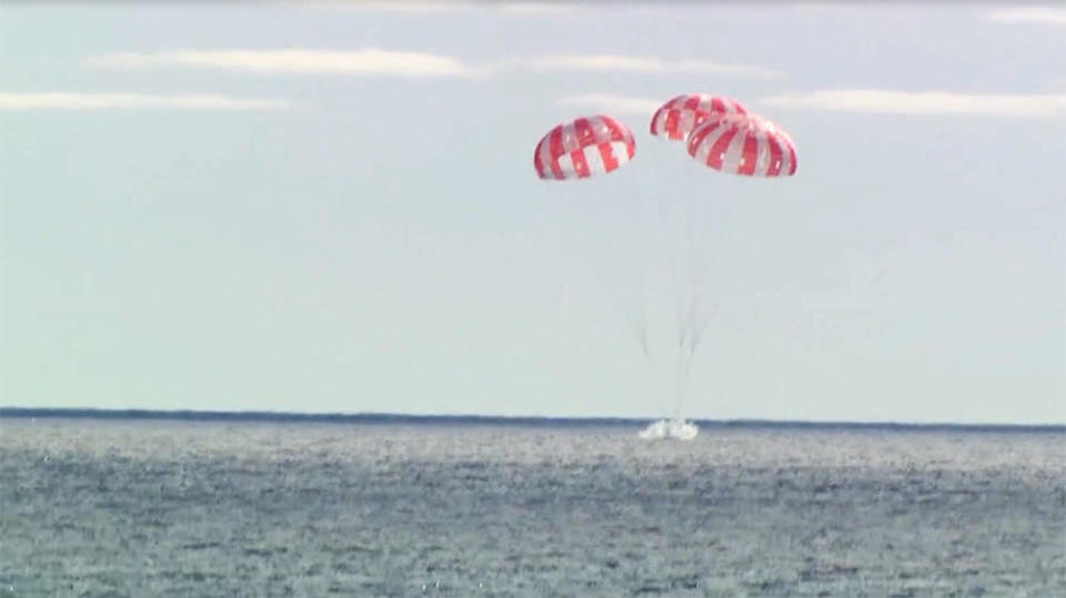 NASA's unpiloted Orion capsule descends to splashdown Sunday, Dec. 11, 2022 in the Pacific Ocean west of Baja California to close out 25-day test flight around the moon and back. The mission is expected to help pave the way toward the first piloted Artemis moon mission in 2024. / Credit: NASA