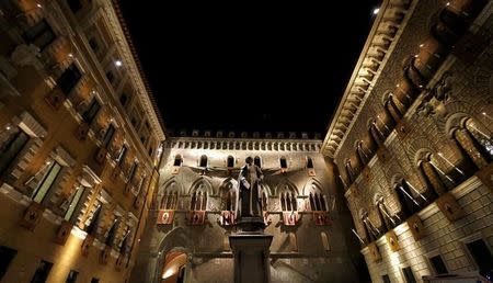 FILE PHOTO: The Monte dei Paschi bank headquarters is pictured in Siena, Italy August 16, 2013. REUTERS/Stefano Rellandini/File Photo