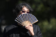 <p>Jury President Bong Joon-ho arrived at the festival on Sept. 1, keeping cool with a fan. </p>