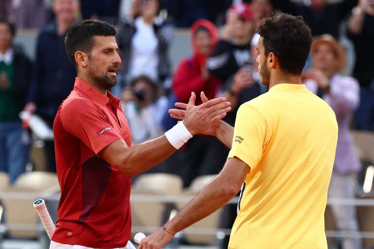 El saludo de Novak Djokovic con Francisco Cerúndolo después del choque de octavos de final