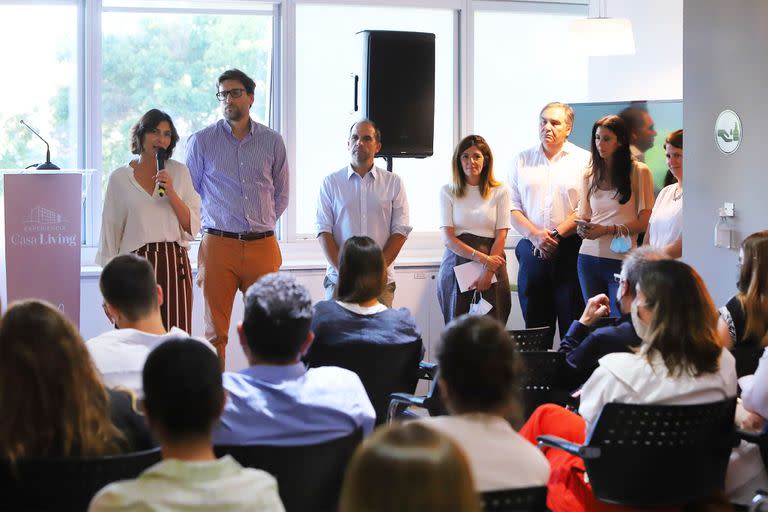 Mariana Kratochwil, Santiago Traynor, Ignacio Turín, Celeste Fuente, Luis Alcón, Daniela Valetta e Inés Miguens, parte del equipo editorial y comercial a cargo del proyecto, organización y puesta en marcha de Experiencia Casa Living.