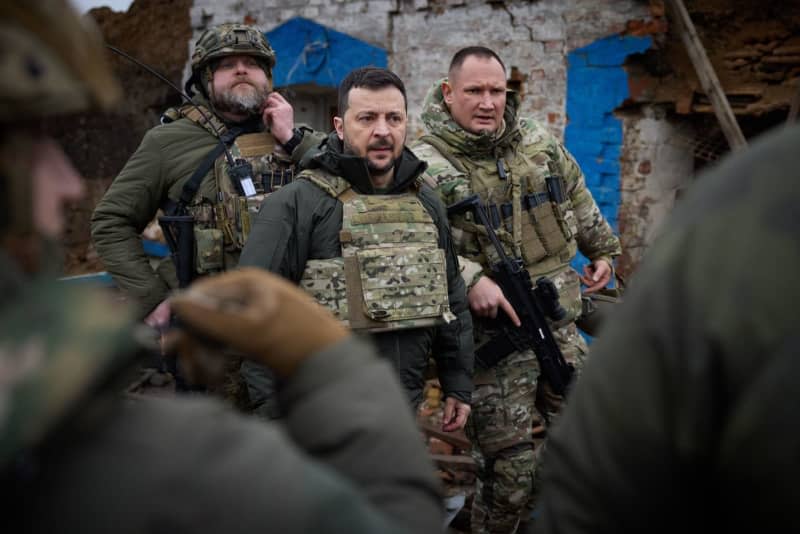 Ukrainian President Volodymyr Zelensky (C) meets with soldiers during a working trip to the Zaporizhia and Dnipropetrovsk regions. -/Ukraine Presidency/dpa