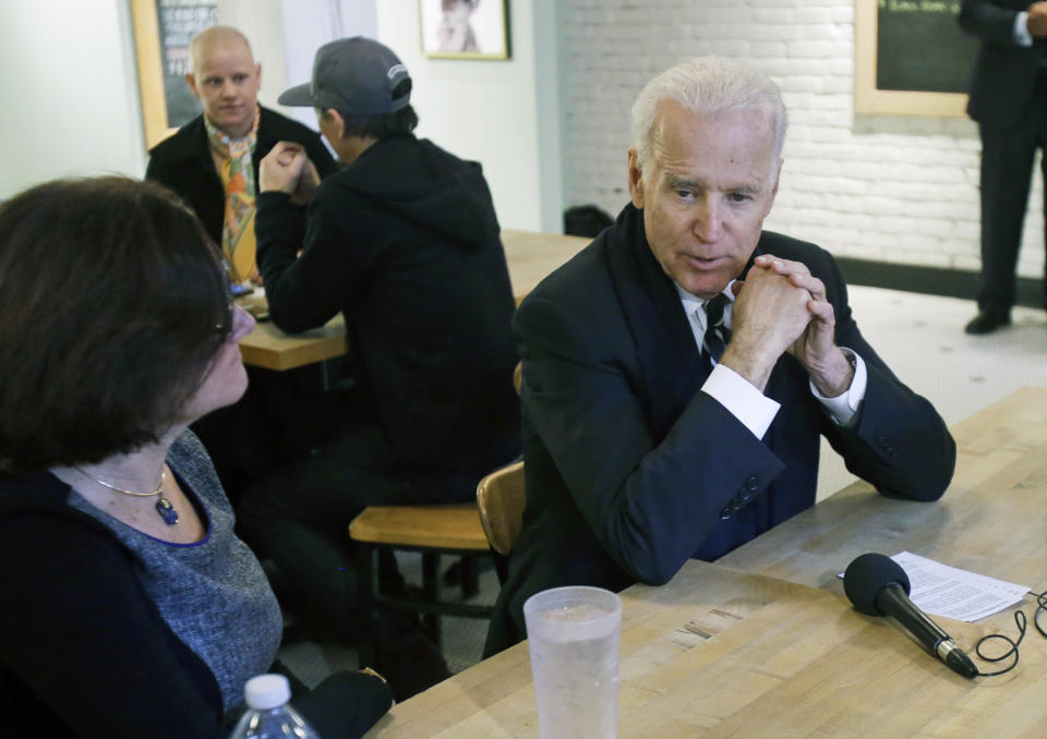 Vice President Joe Biden meets with women who have either signed up for coverage or have helped others sign up for insurance under the federal health care law during a stop at Moose and Sadie's coffee shop Wednesday, Feb. 19, 2014 in Minneapolis. Biden was in town for a fundraiser. (AP Photo/Jim Mone,Pool)