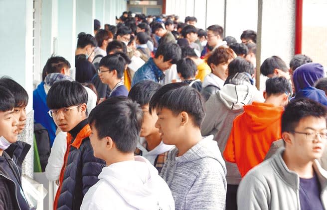 111學年起，大學學測數學科將同時有數學A、數學B讓考生選考。（本報資料照片）