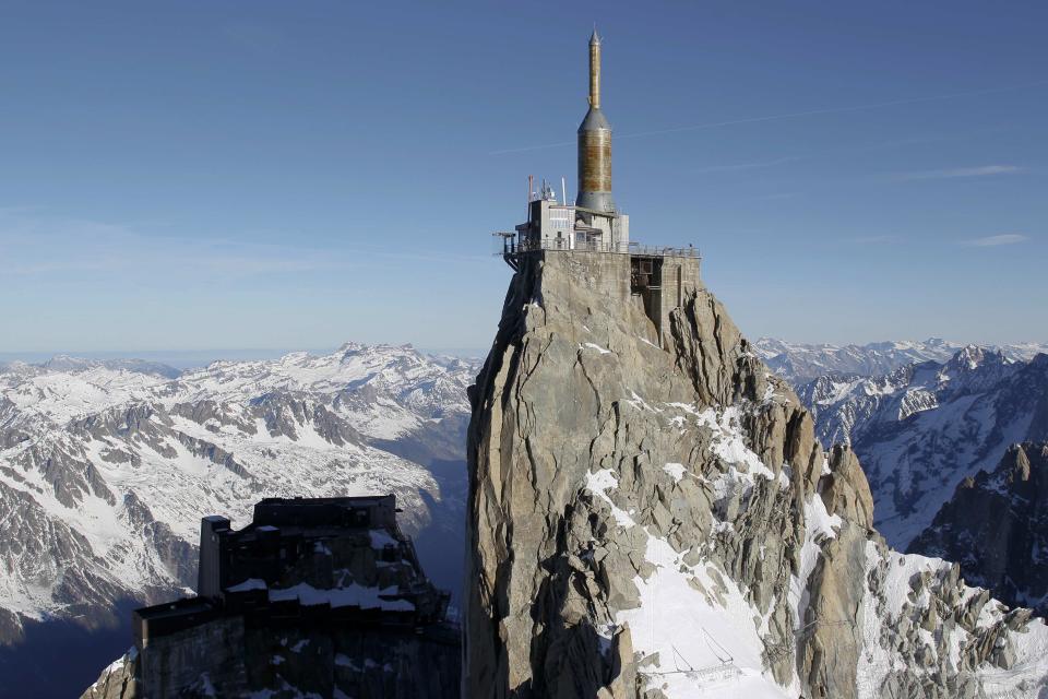 The 'Step into the Void' installation at the Aiguille du Midi mountain peak above Chamonix, in the French Alps, December 17, 2013. REUTERS/Robert Pratta