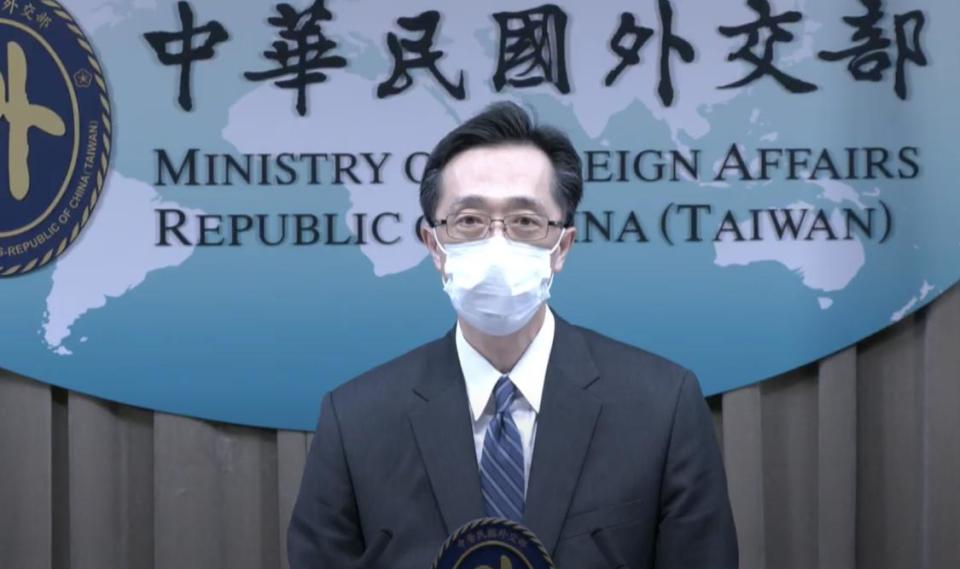 外交部北美司長徐佑典31日被媒體問到美國參議員達克沃絲訪台目的，他表示，基於台海安全交換意見而來。
