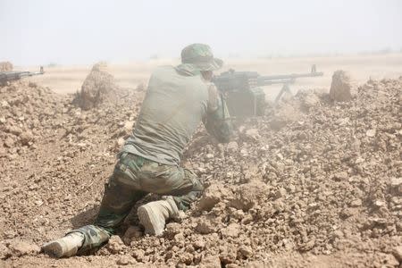 A member of the Shi'ite Badr Organisation undergoes training before the upcoming battle to recapture Mosul in Diyala province, Iraq September 27, 2016. REUTERS/Stringer