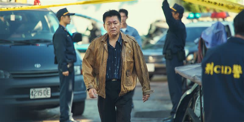 庹宗華在劇中化身「最強老爸」刑警。（圖／Netflix提供）