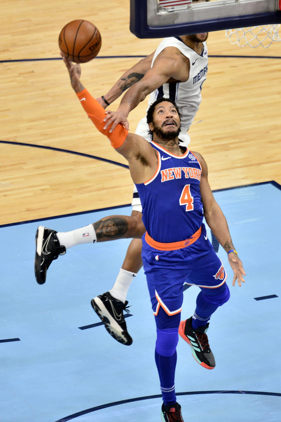 New York Knicks guard Derrick Rose (4) shoots against Memphis Grizzlies forward Kyle Anderson in the second half of an NBA basketball game Monday, May 3, 2021, in Memphis, Tenn. (AP Photo/Brandon Dill)