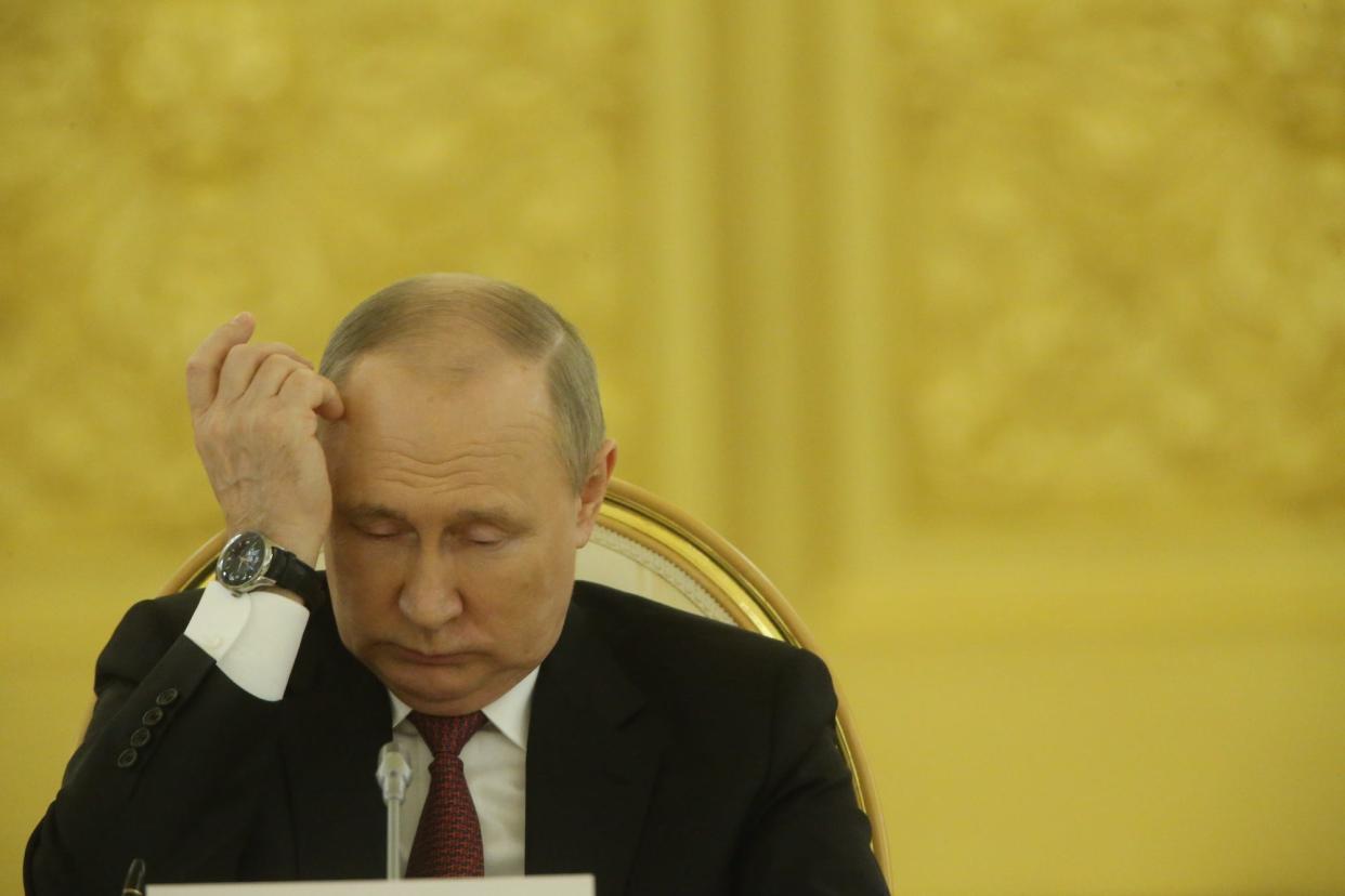 Vladimir Putin scratching his head.