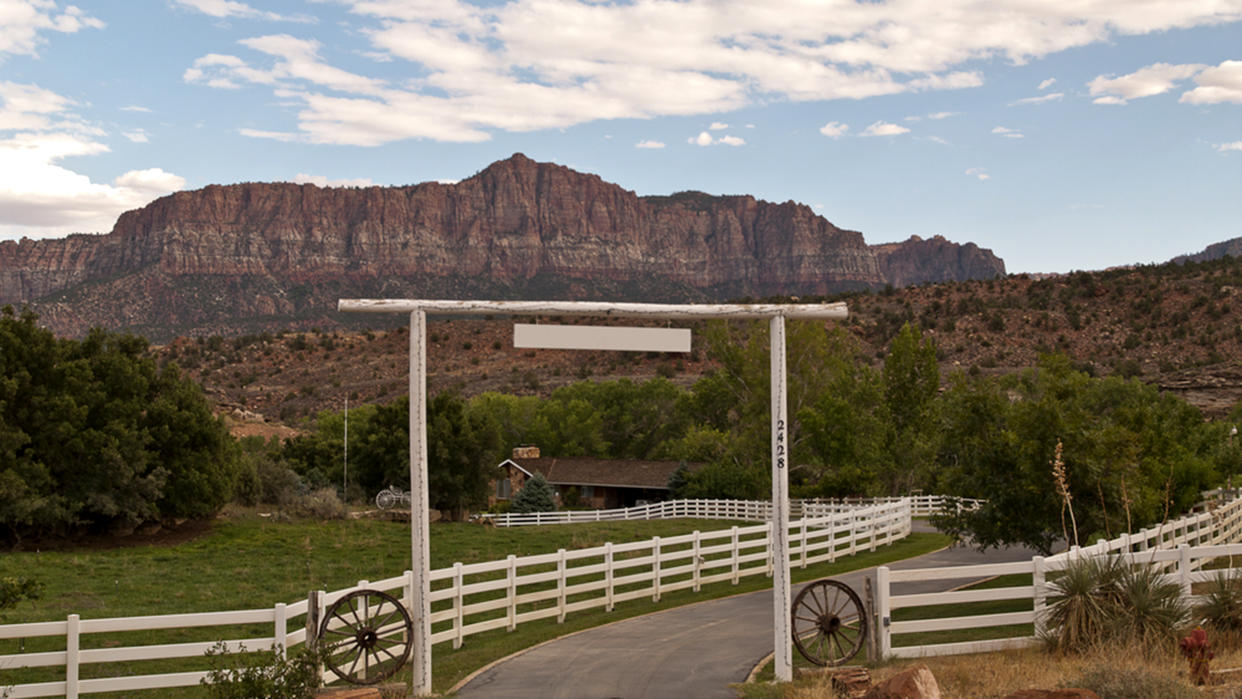 family vacations with baby or toddler: visit a ranch (Shutterstock / mezzotint)