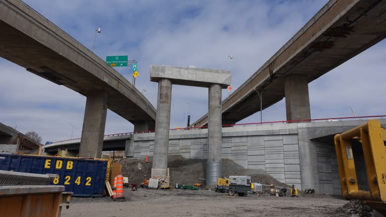 Part of concrete beam falls from Turcot Interchange, prompting road closure