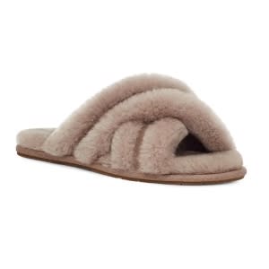 cyber-monday-ugg-deals-fuzzy-slide