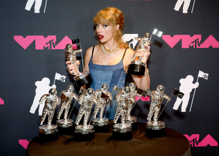 Taylor Swift con muchos premios