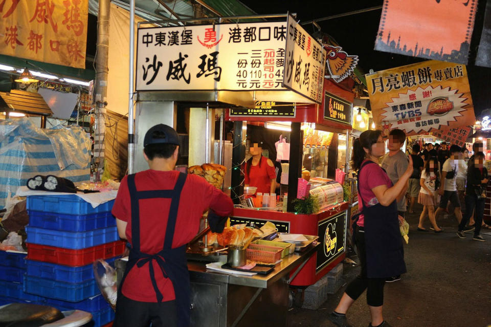 ▲高雄瑞豐夜市必吃啥？老饕激推「 3 大銅板美食」。（圖／取自臉書「瑞豐夜市官網」）