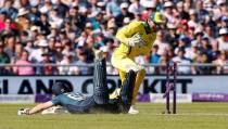 Cricket - England v Australia - Fifth One Day International - Emirates Old Trafford, Manchester, Britain - June 24, 2018 Australia's Tim Paine is unsuccessful with his appeal against England's Jos Buttler Action Images via Reuters/Craig Brough
