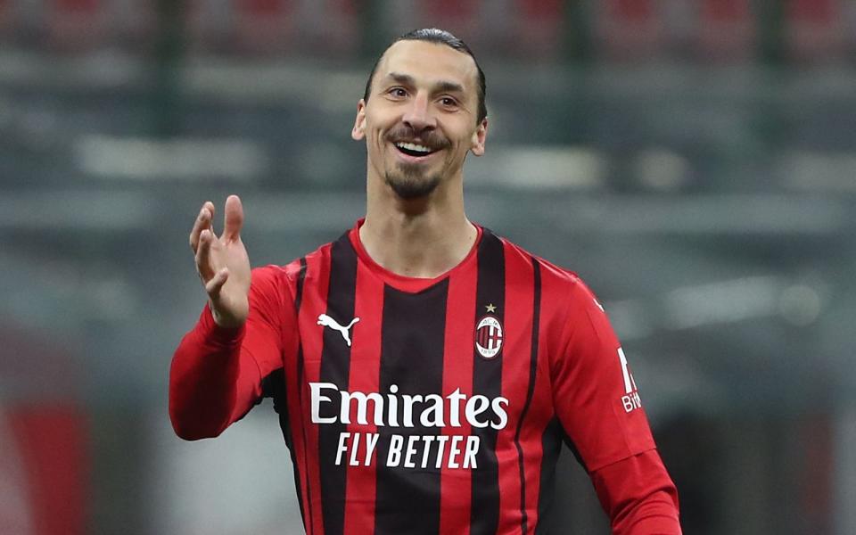 Ob Gegner oder Mitspieler, jeder auf dem Spielfeld hat enormen Respekt vor Zlatan Ibrahimovic. Und das nicht nur, weil "Ibracadabra" so gut kicken kann. Seinen Ex-Teamkollegen Gennaro Gattuso hat er mal in eine Mülltone gestopft, Lionel Messi ist für ihn nur "der Zwerg", und mit inzwischen 40 Jahren geht der Sprücheklopfer ("Du glaubst an Jesus, dann glaubst du auch an Zlatan") nach wie vor keiner Konfrontation aus dem Weg. (Bild: 2022 Getty Images/Marco Luzzani)