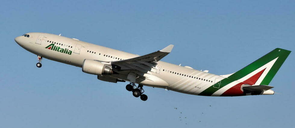 Un A330 d'Alitalia à l'aéroport de Rome Fiumicino en 2016.
