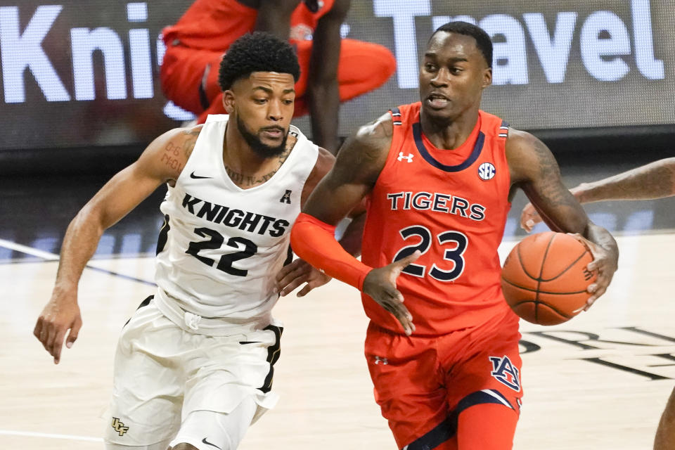 Auburn's Jaylin Williams (23) drives to the basket against Central Florida guard Darin Green Jr. (22) during the second half of an NCAA college basketball game, Monday, Nov. 30, 2020, in Orlando, Fla. (AP Photo/John Raoux)