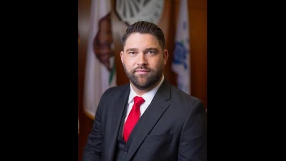 Jordan Wamhoff, un agente de la Policía de Fresno, ganó el escaño de  supervisor del Condado de Madera por el Distrito 1 en 2022.